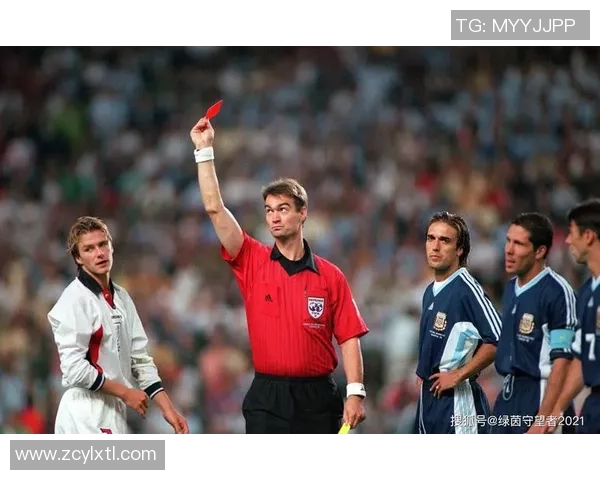 与中国足球球星亲密合影瞬间记录足坛辉煌时刻 与中国足球球星亲密合影瞬间记录足坛辉煌时刻