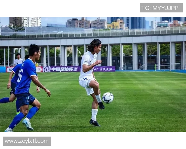 足球小球星闪耀赛场新星崭露头角引领未来足球新潮流